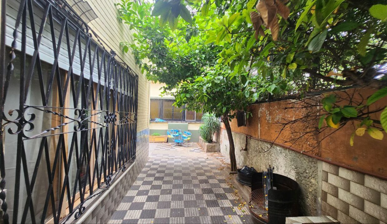 photo_5159256776753482639_y