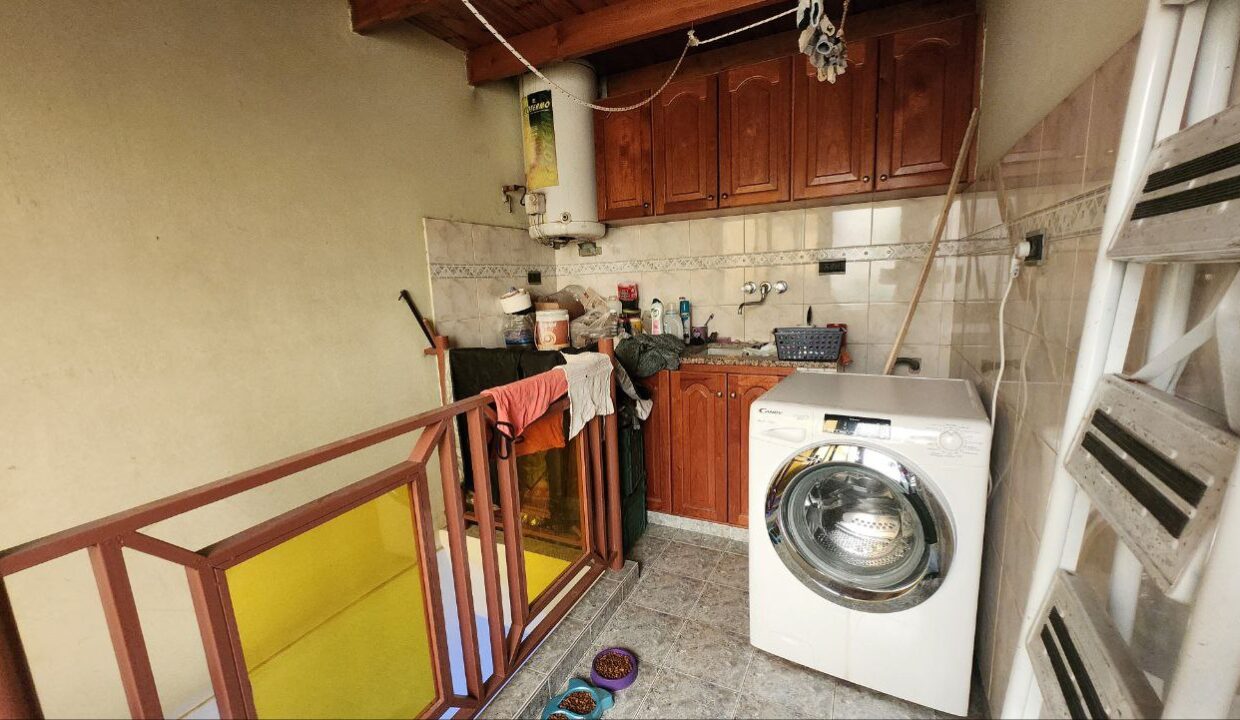 photo_5159256776753482647_y