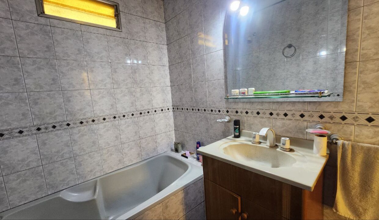 photo_5159256776753482650_y