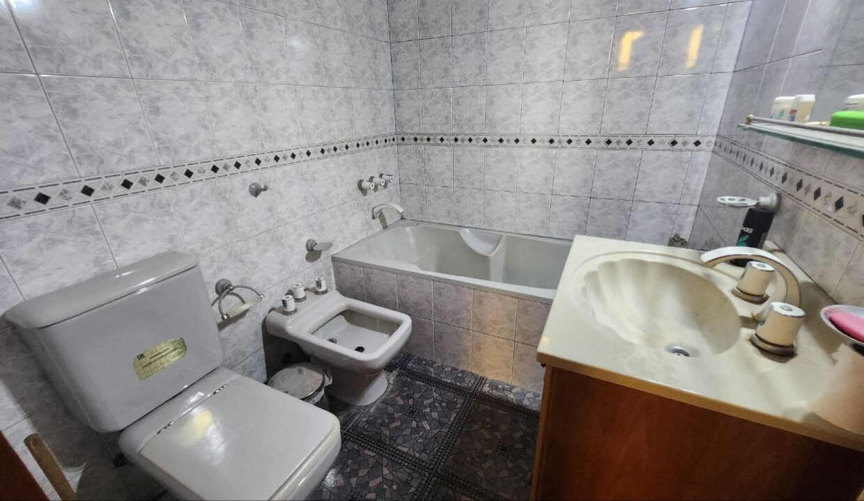 photo_5159256776753482667_y