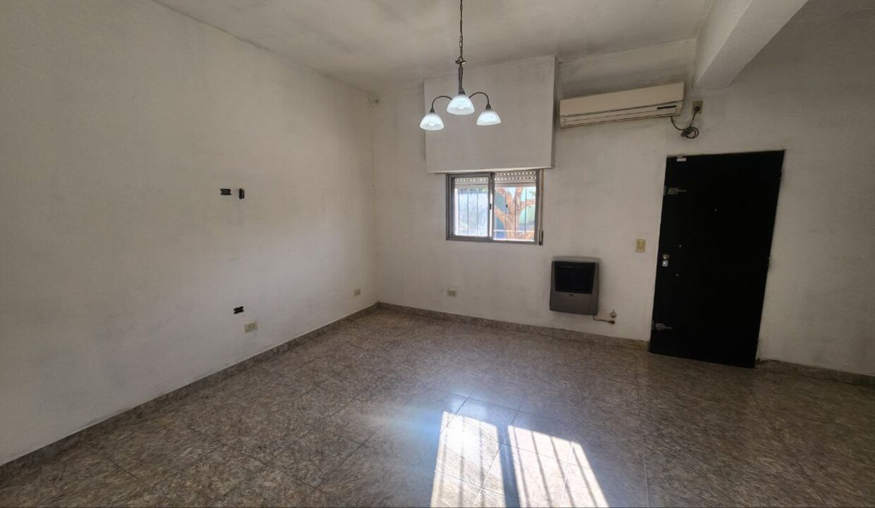 photo_5093656833548815124_y (1)