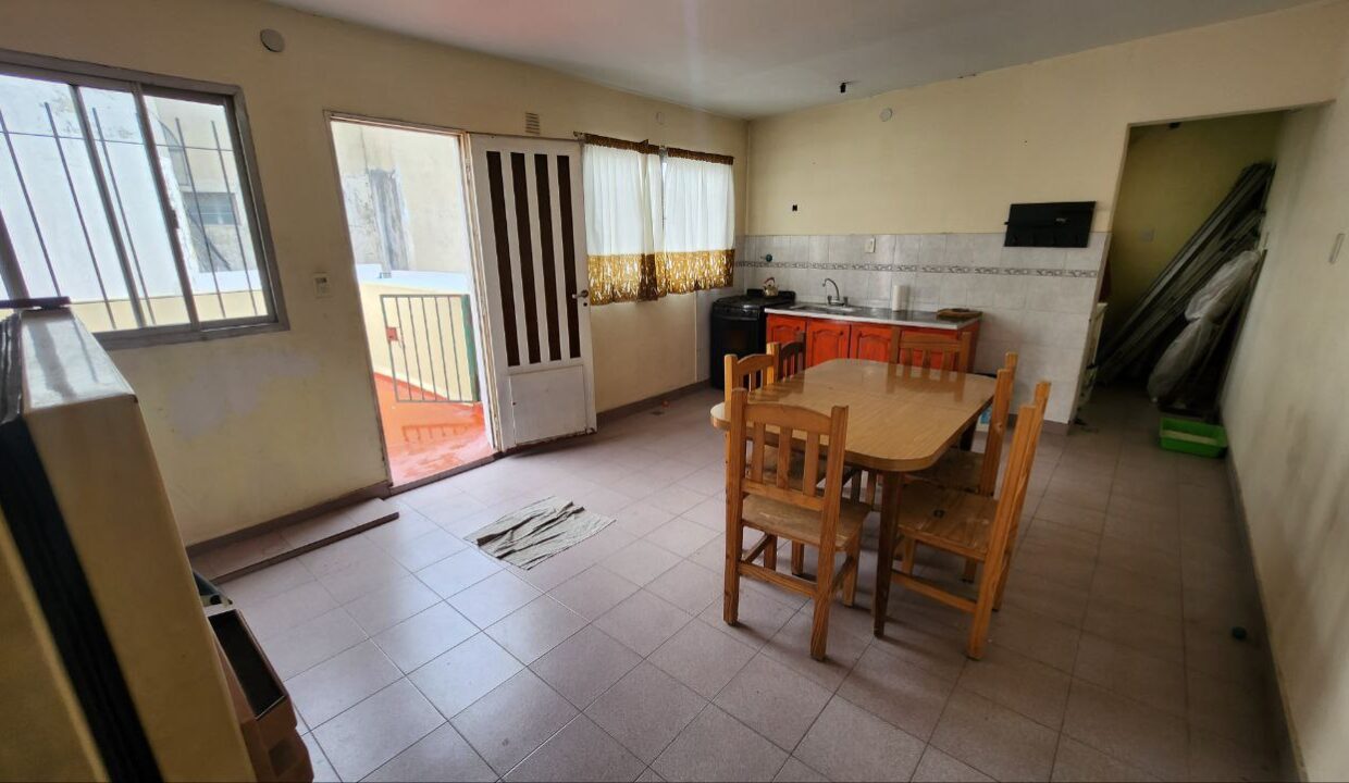 photo_4988213522416208863_y