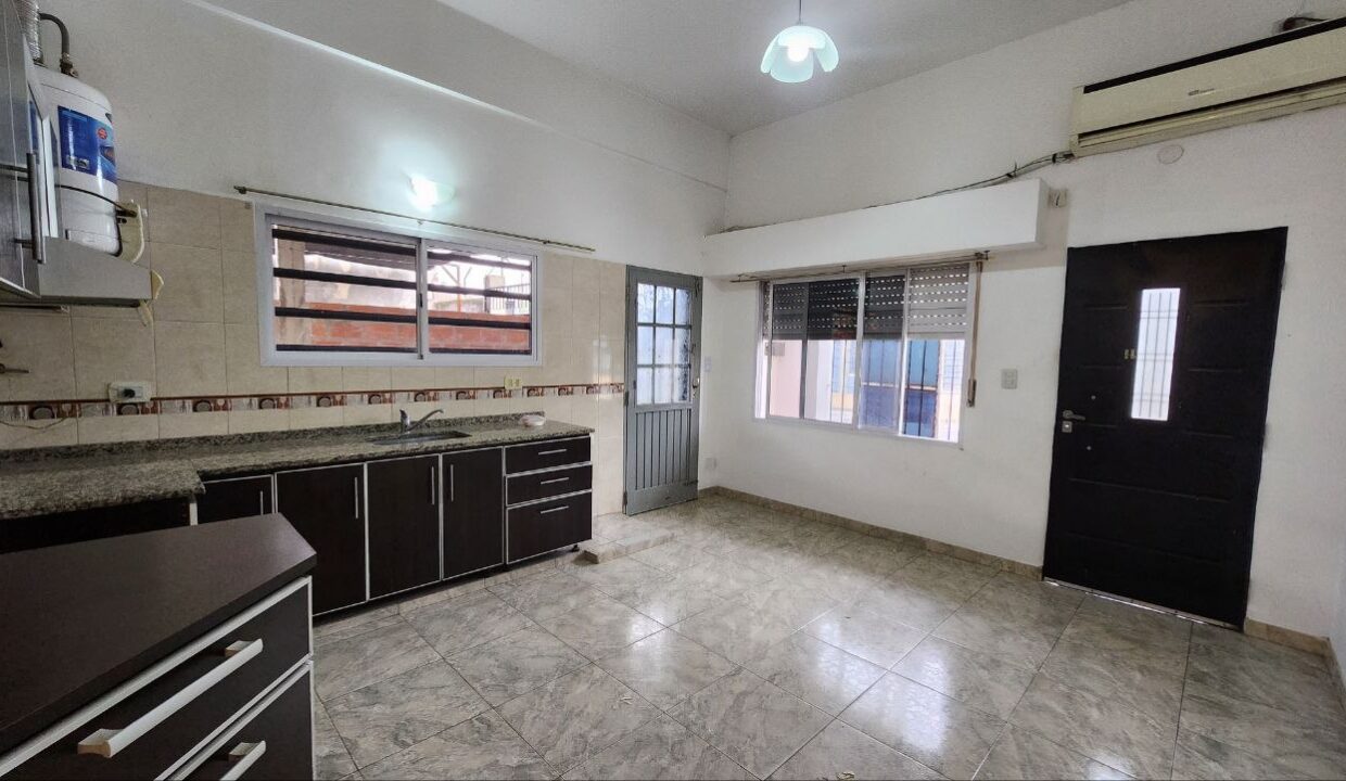 photo_5138871818289613818_y