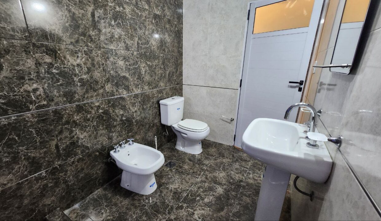 photo_5138871818289613830_y