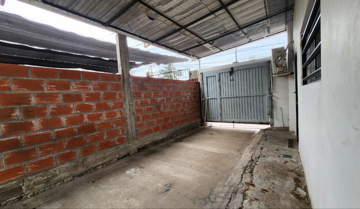 photo_5138871818289613837_y